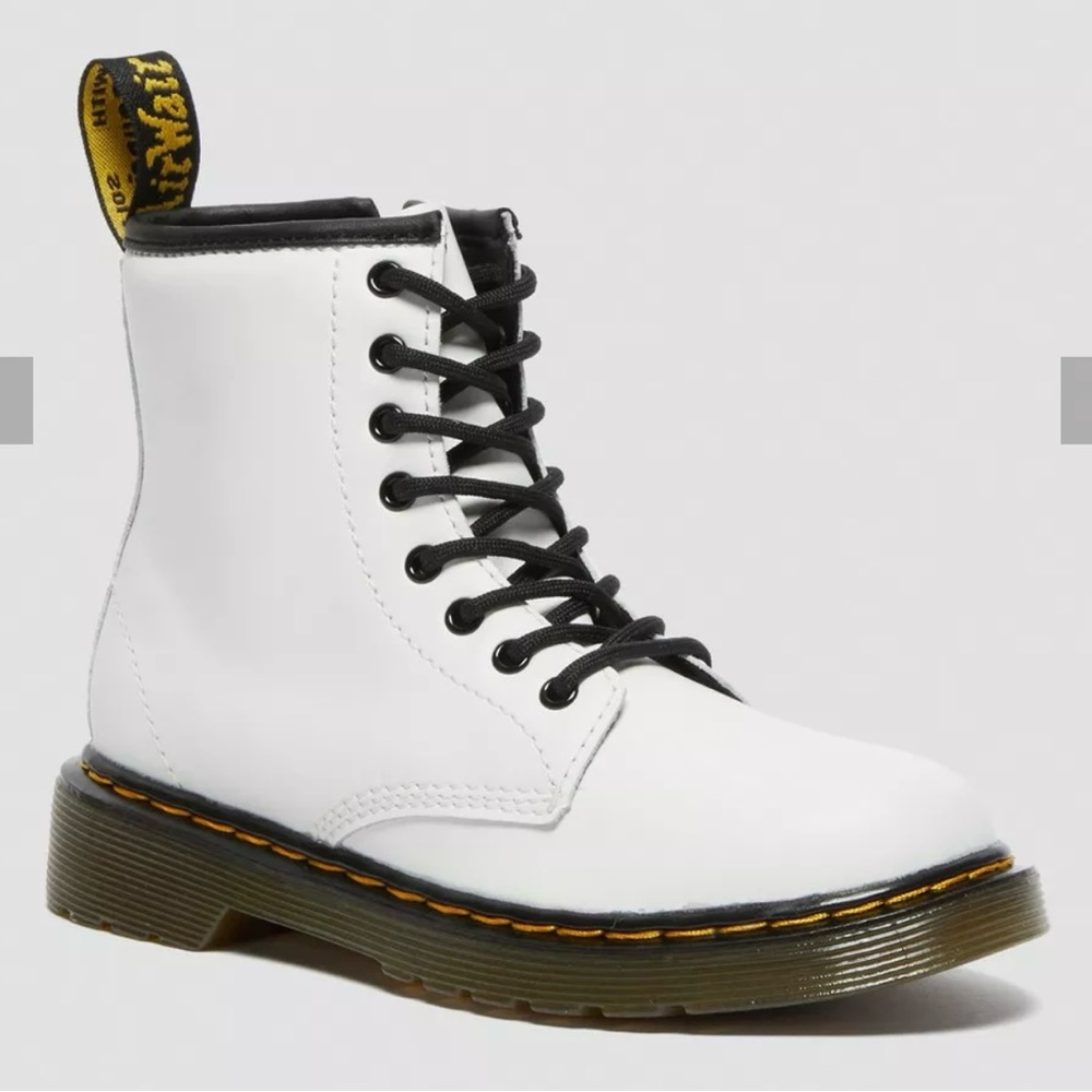 1460 LEATHER LACE UP BOOTS